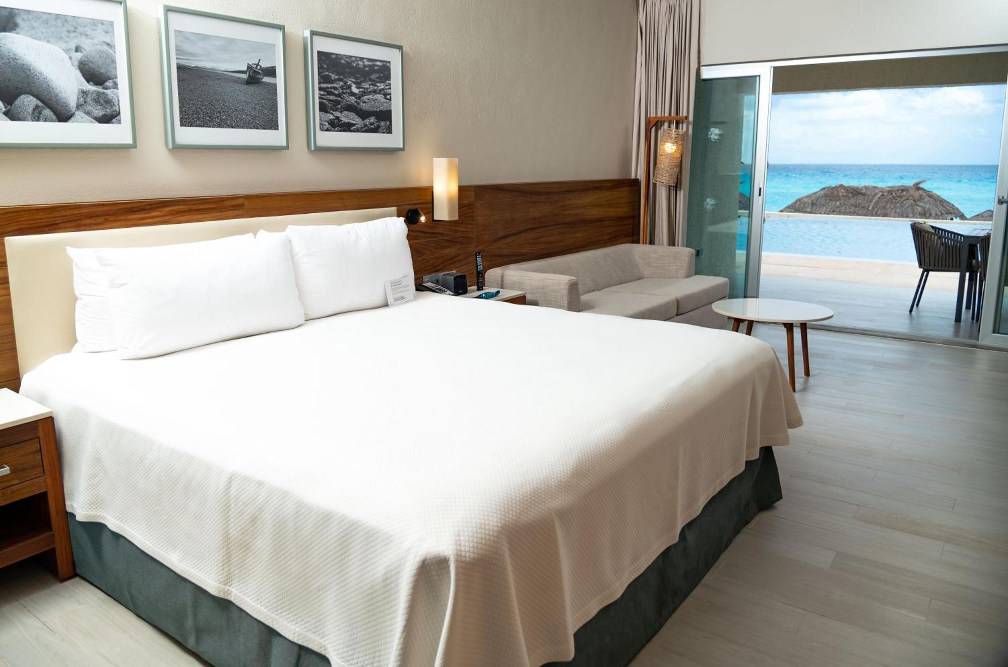 Swim Up Ocean Front King Adults Only